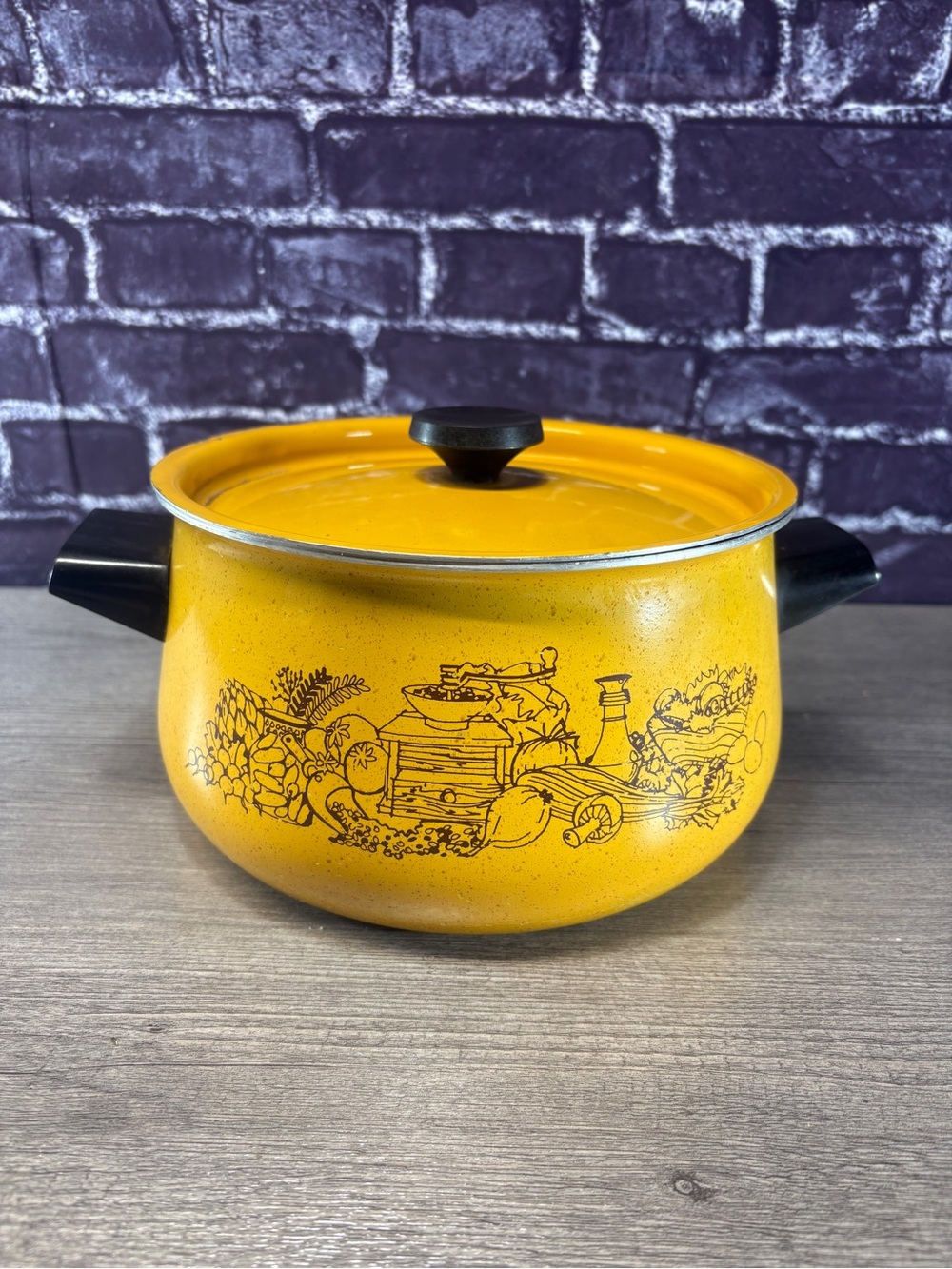 Vintage Yellow Decorative Enamelware Stockpot Mushroom and Veggies Pattern